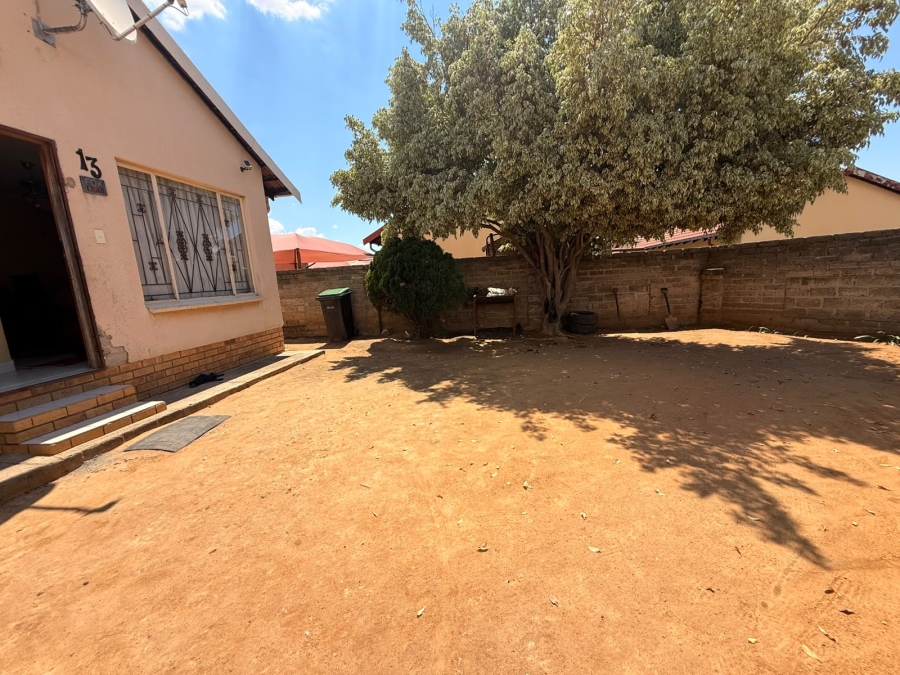 2 Bedroom Property for Sale in Tlhabane West North West